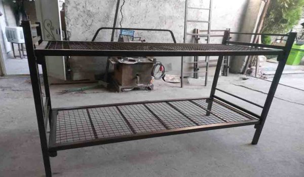 قیمت تخت خواب دو طبقه سربازی وزن تمام شده 55 کیلو به رنگ قهوه ای و مسی چکشی