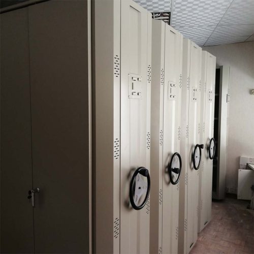 نمونه ای از قفسه بایگانی پرونده همراه با درب و قفل